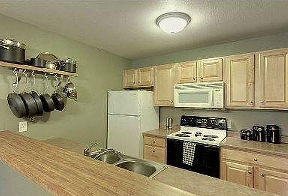 3rd image of 5832 NE 75th St Unit E208