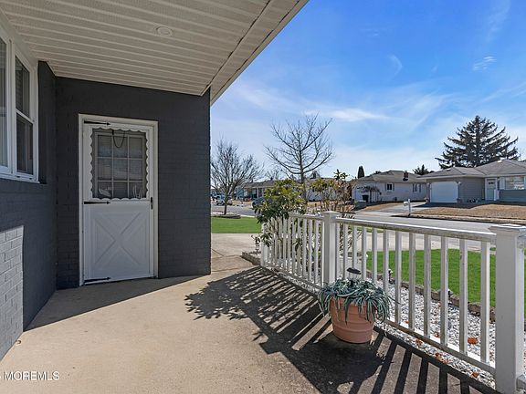 3rd image of 239 Bonaire Drive