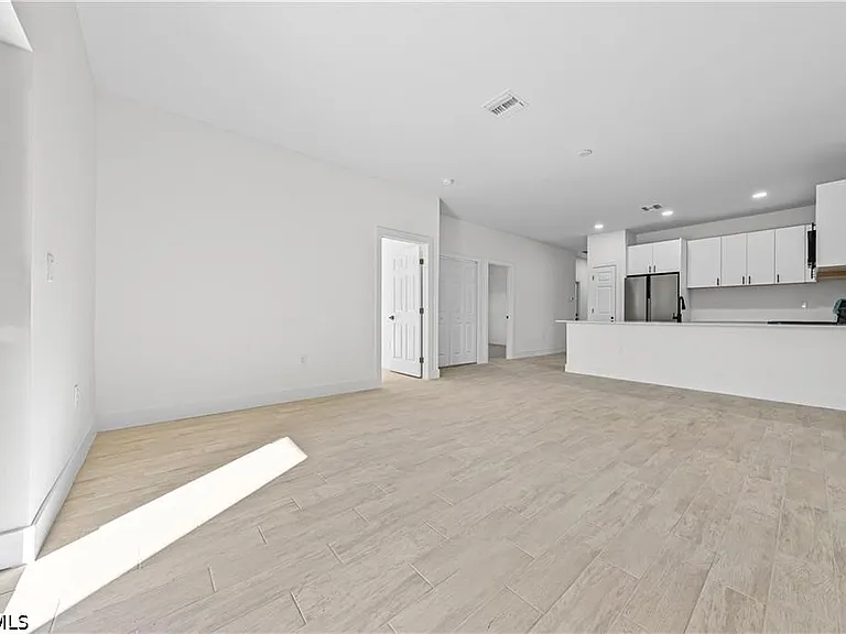 2220 Kenneth Ave S — Photo 6