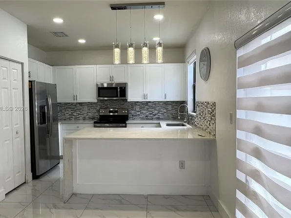 3318 W 106th Ter, Hialeah, FL 33018