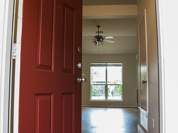 2nd image of 1610 Oak Chase Trl