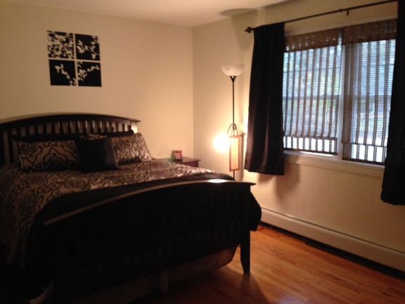 3rd image of 136 N Chestnut St APT 6B