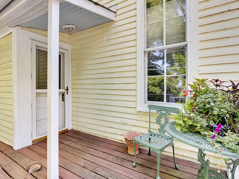 221 Walnut St — Photo 5