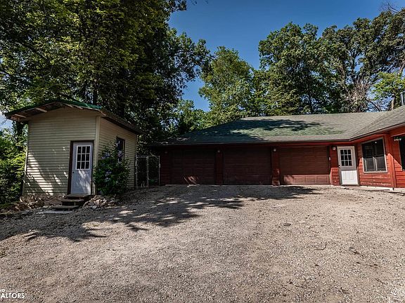 2nd image of 1948 Underwood Ave