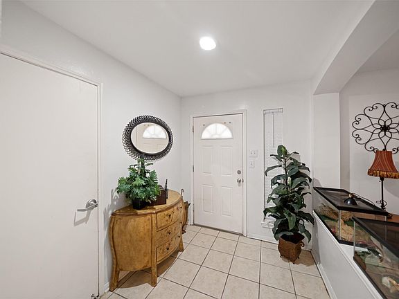 2nd image of 2514 Raintree Village Dr