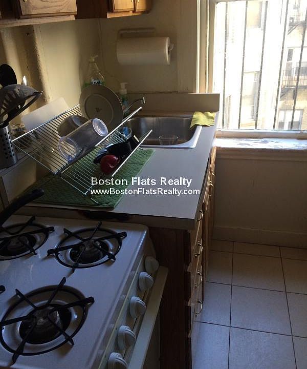 2nd image of 28 Westland Ave APT 06