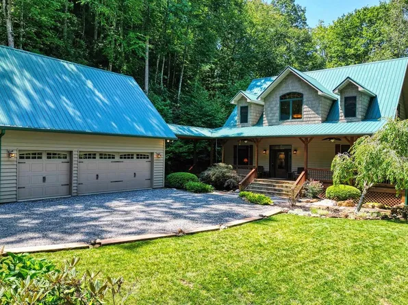 1080 Chairmaker Dr, Hayesville, NC 28904