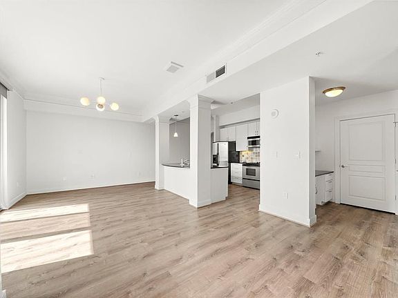 4th image of 3333 Allen Pkwy Unit 806