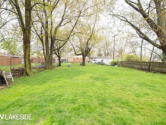 5th image of 22936 Avalon St