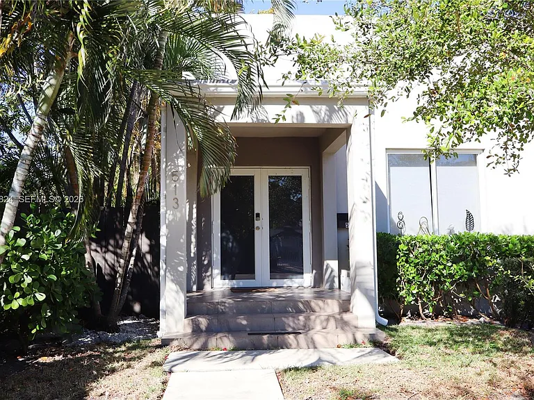 513 SW 18th Ct — Photo 24