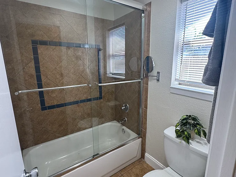 402 Fort Drum Dr — Photo 5