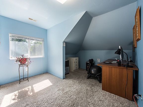 4th image of 1905 S Lake St APT B
