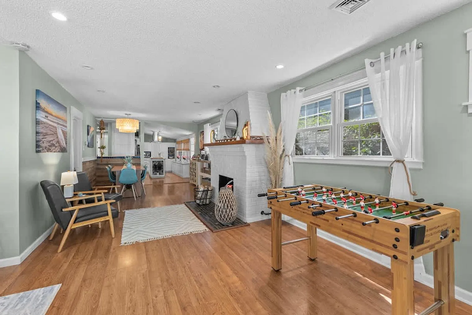 3 bed, 2.0 bath, 1646 sqft, $6,341 — Photo 2