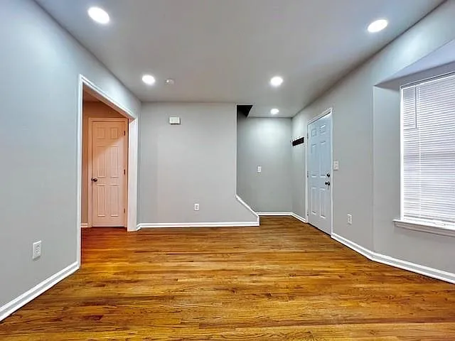 3 bed, 2.5 bath, 1290 sqft, $1,995 — Photo 3
