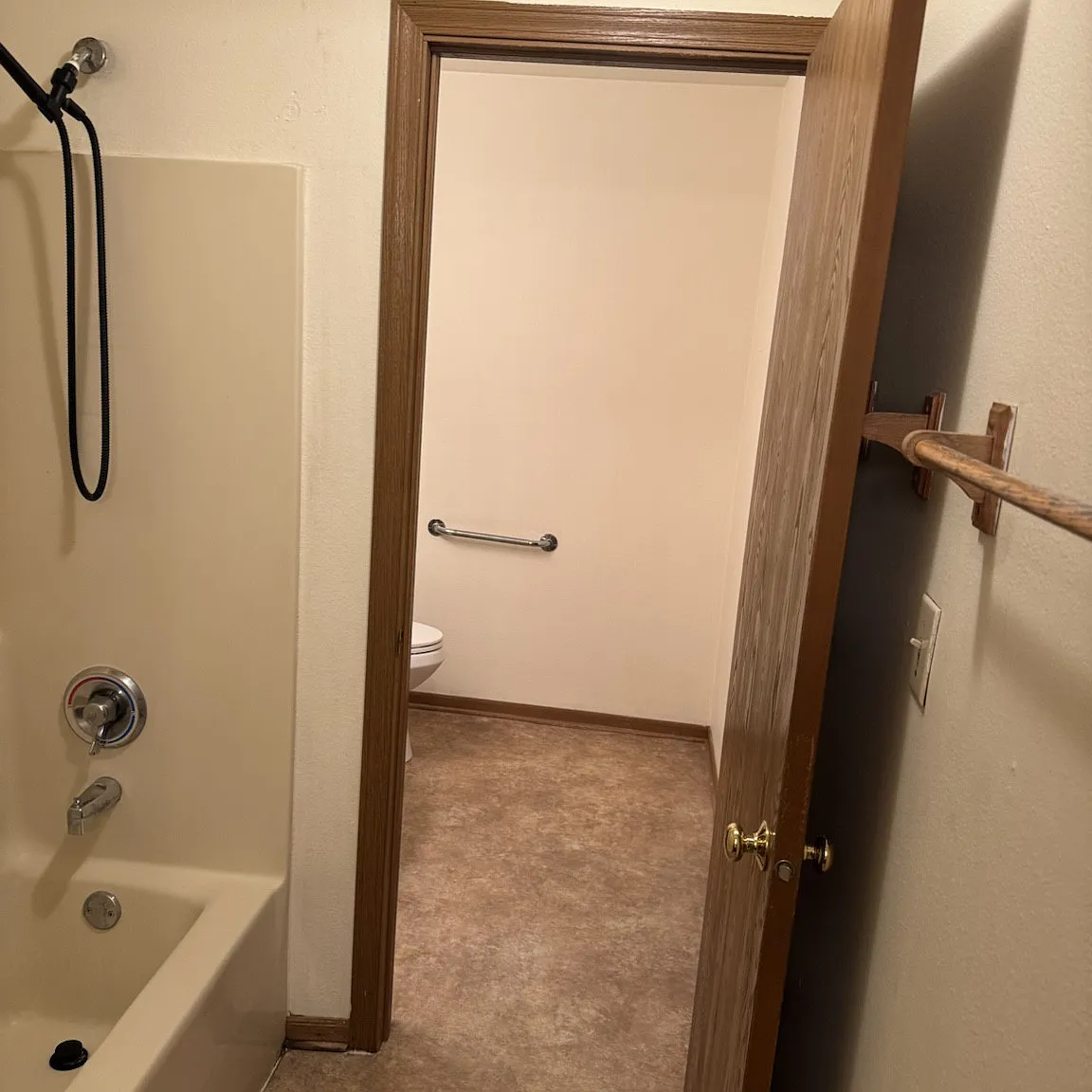 2 bed, 1100 sqft, $1,400 — Photo 4