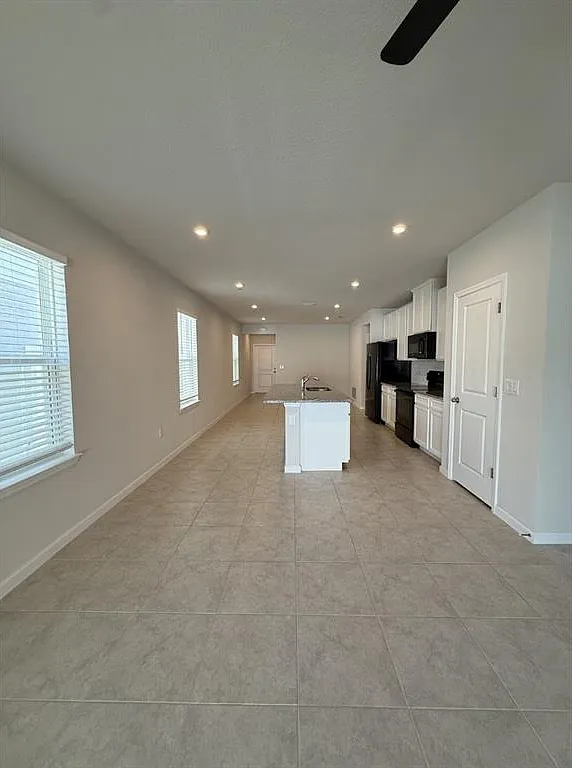 3 bed, 2.0 bath, 1500 sqft, $2,050 — Photo 3