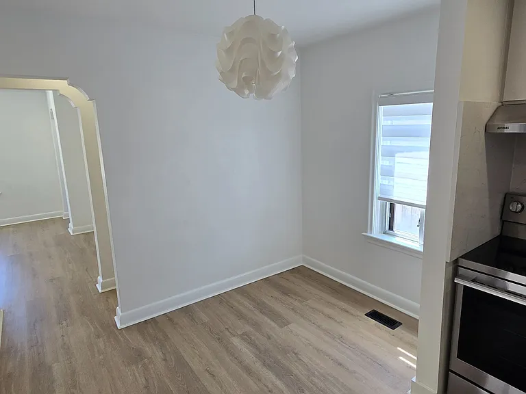 46 Pitt Ave — Photo 25