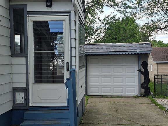 4th image of 2352 Fairmount Pkwy