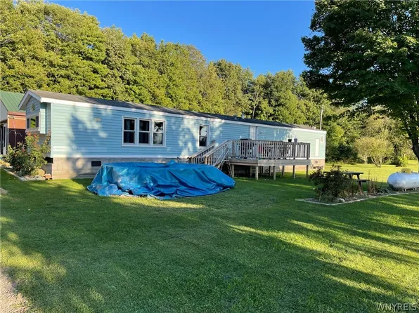 11624 Bolton Rd, Springville, NY 14141