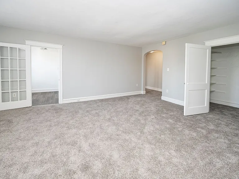 Upsal Gardens Apartments- Beautiful historical building with breathtaking charm! — Photo 11