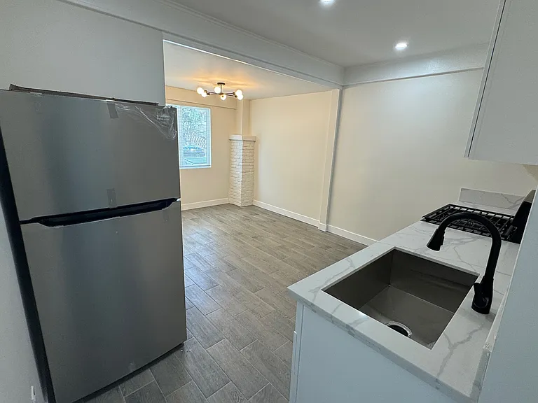 243 N Park View St #243 — Photo 8