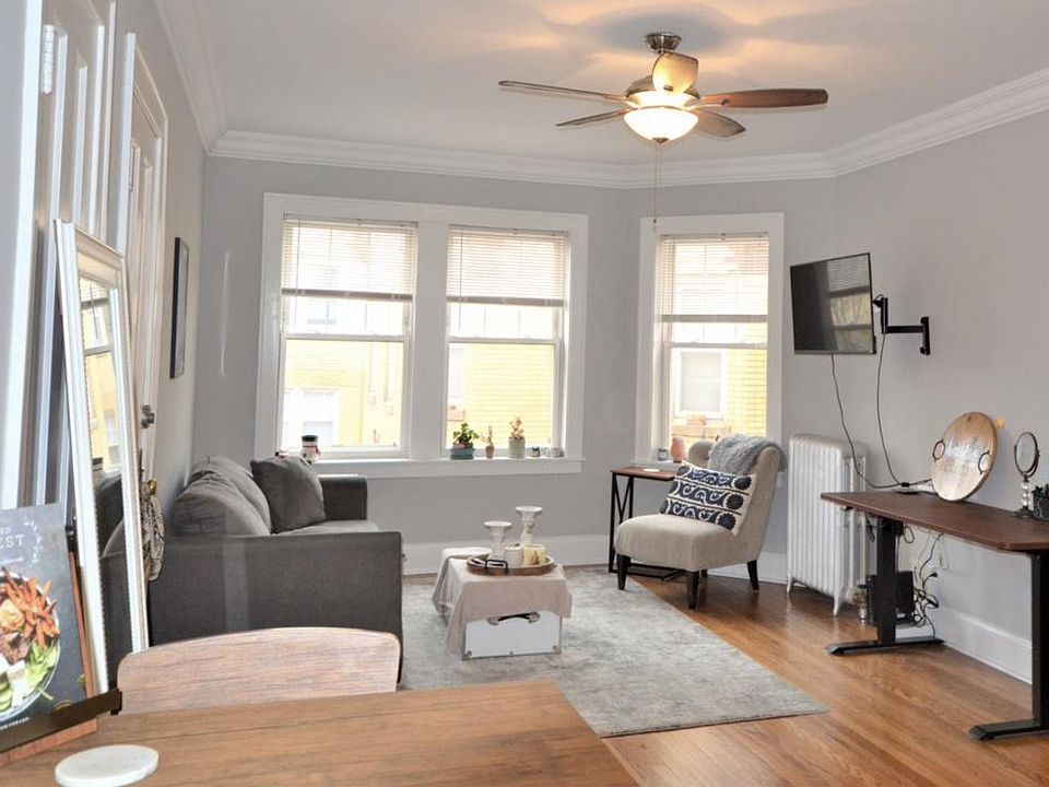1st image of 4412 N Rockwell St #3F