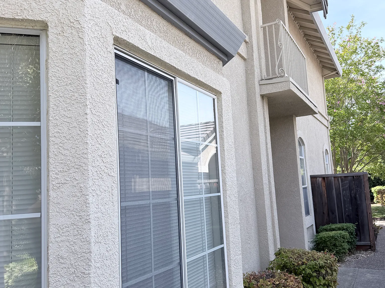 4 bed, 2528 sqft, $5,900 — Photo 3