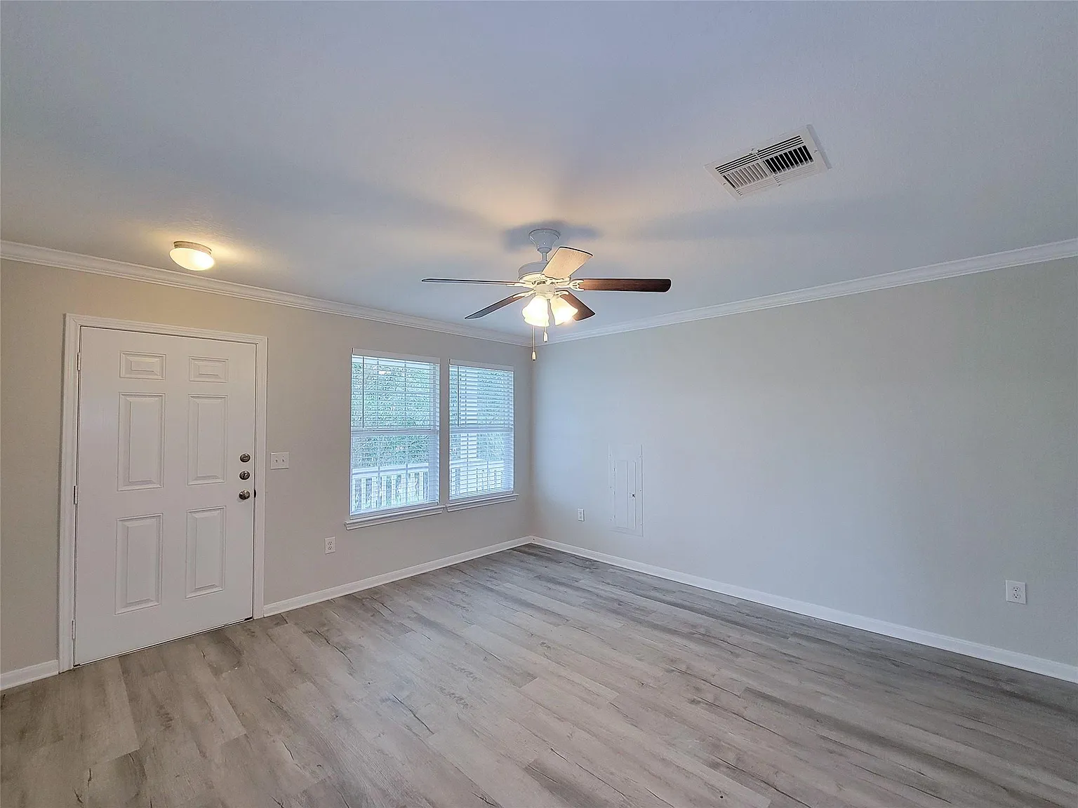 3 bed, 2.0 bath, 1247 sqft, $1,650 — Photo 4
