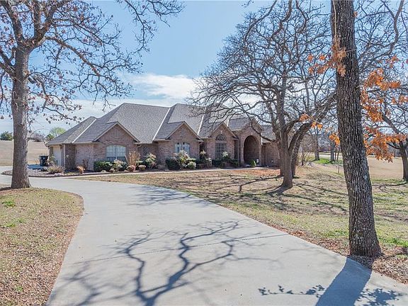 2nd image of 1201 Wandering Oaks Ln