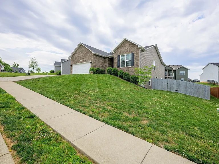 236 Butterfield Dr — Photo 25