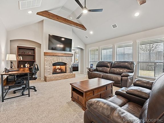 4th image of 5433 Skylane Dr