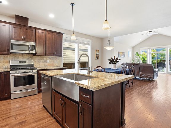 4th image of 2481 SW 41st St