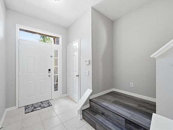 4th image of 752 VALLANCE WAY NE