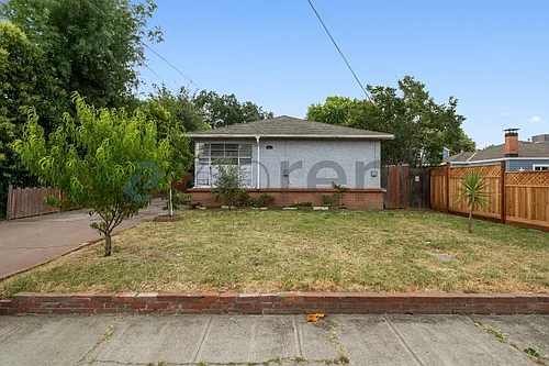 1552 Middlefield Ave Photo 1