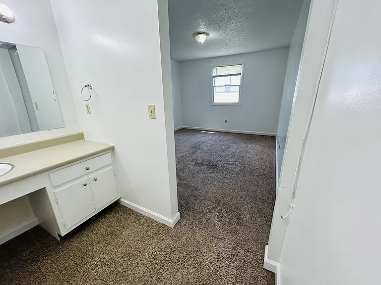 100 Walnut Tree Dr #B — Photo 10