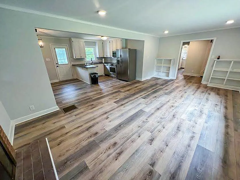 3 bed, 1324 sqft, $1,900 — Photo 3
