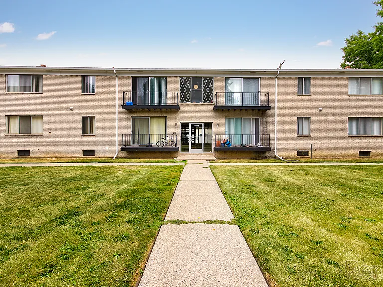 Pleasantview Manor Apartments — Photo 36