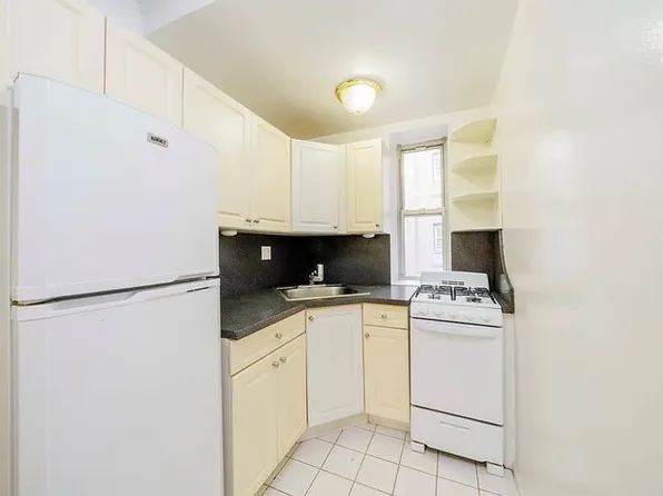 144 E 22nd St APT 3F, New York, NY 10010
