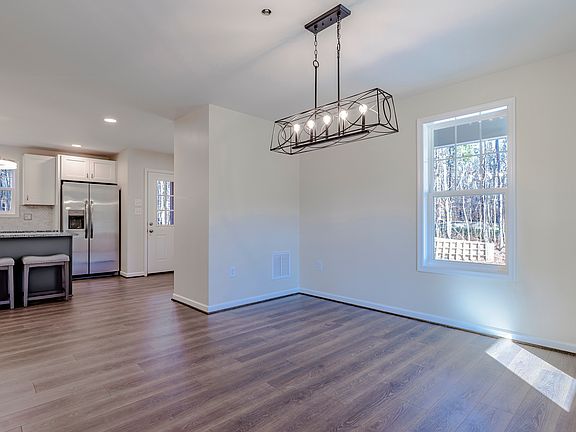 5th image of 105 Hidden Hollow Ln