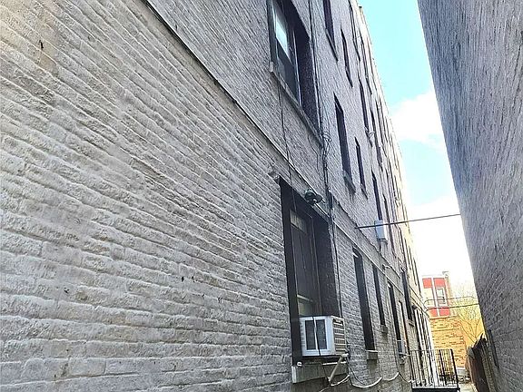 5th image of 1240 Union St #16