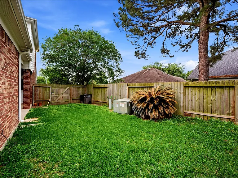 3711 Slocom Dr — Photo 44