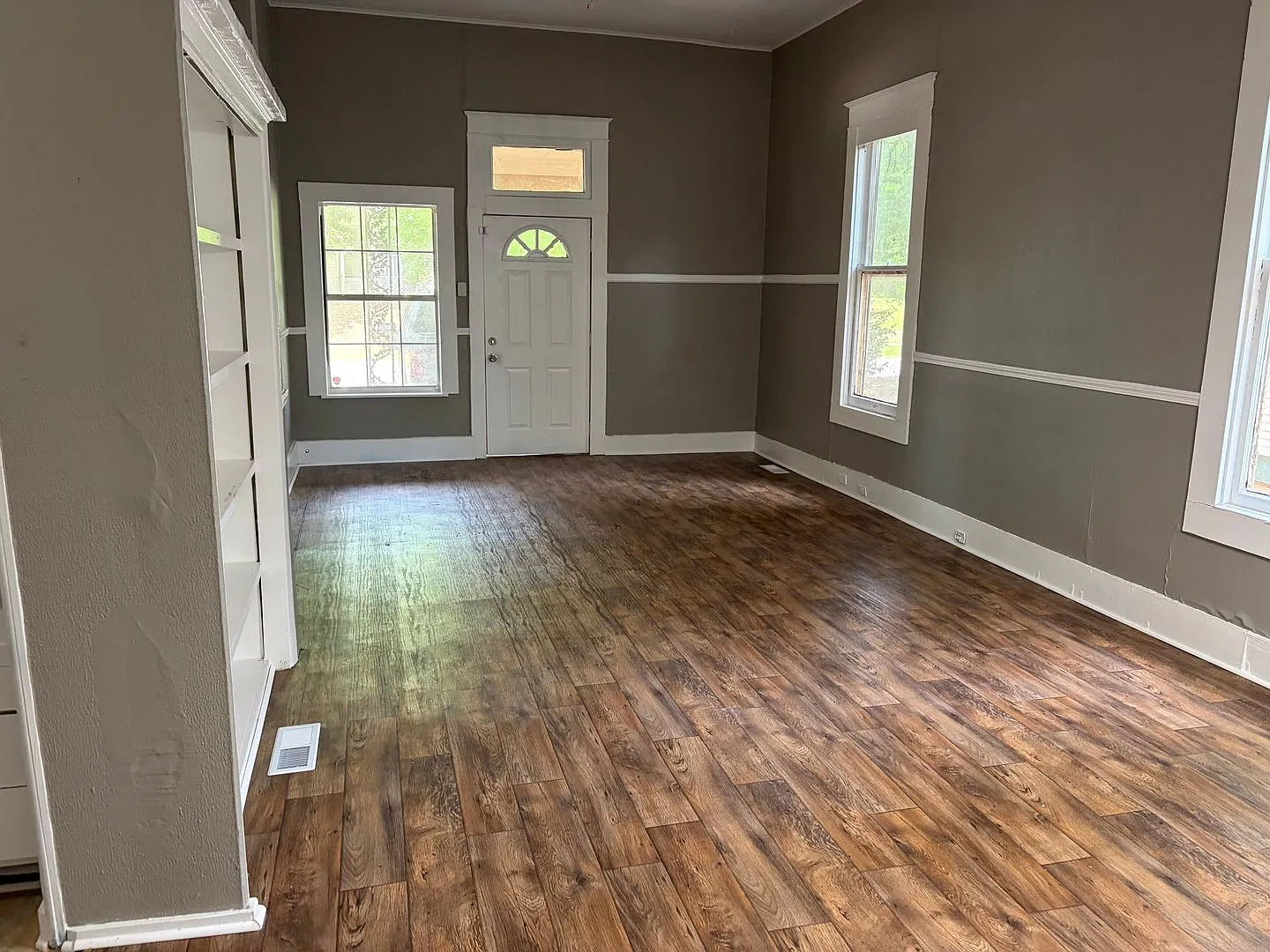 Remodeled 3 Bedroom Home in Highland - Central Air! — Photo 3