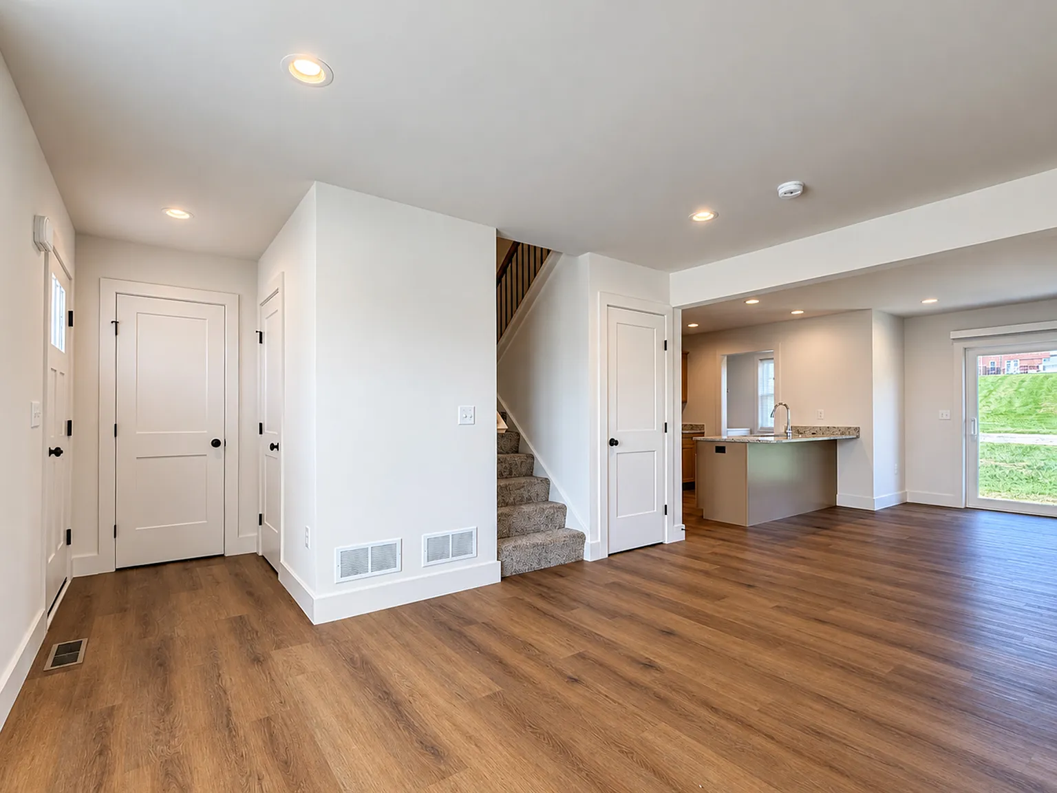 3 bed, 2.5 bath, 1380 sqft, $1,950 — Photo 3