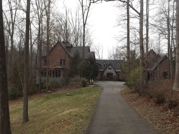 1404 Crowell Rd, Vienna, VA 22182