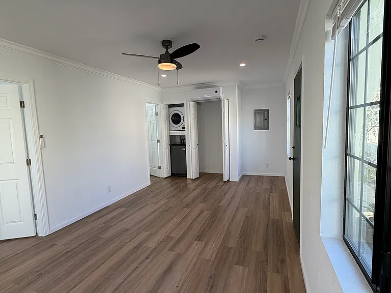 417 2nd St #11 — Photo 8