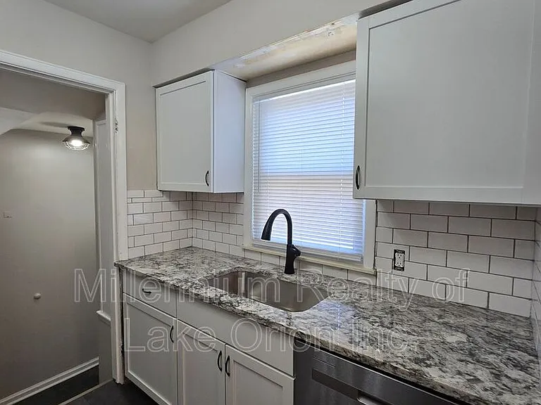 136 W Princeton Ave — Photo 8