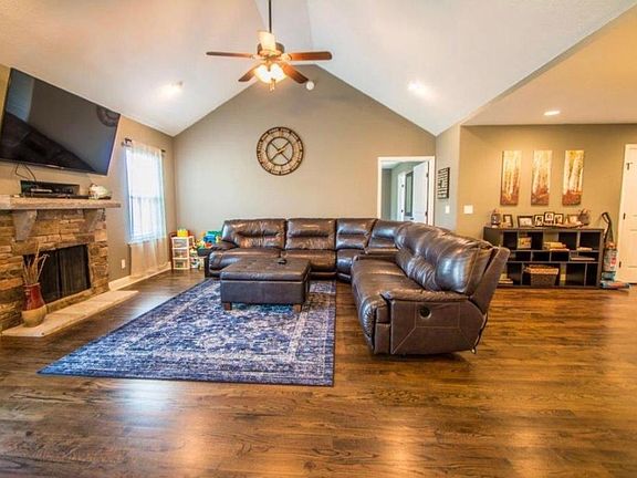 3rd image of 630 Soaring Eagle Cir