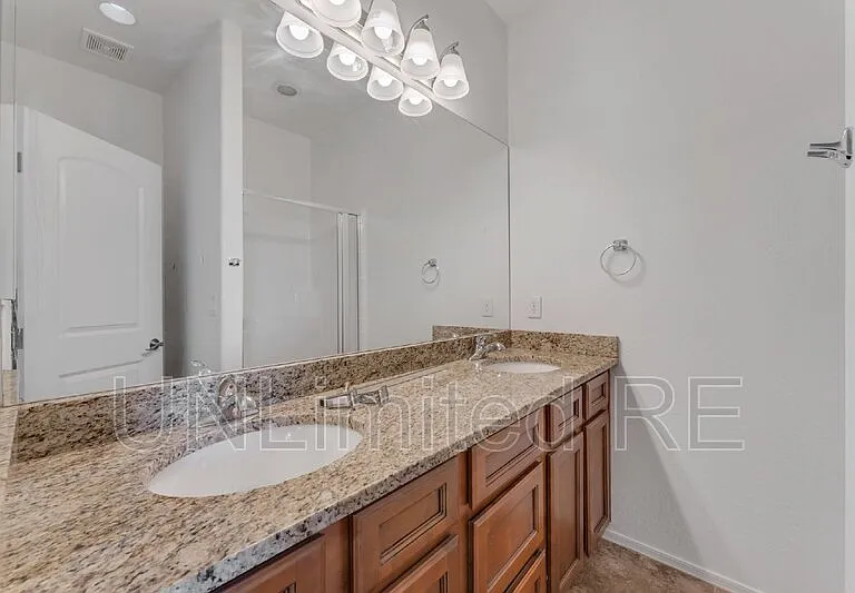 2443 W Pikes Peak Dr — Photo 13