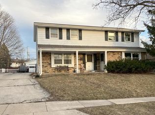 2013 Coronado St #2015, Waukesha, WI 53189