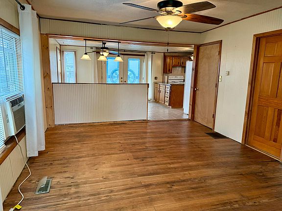 5th image of 389 Leader St